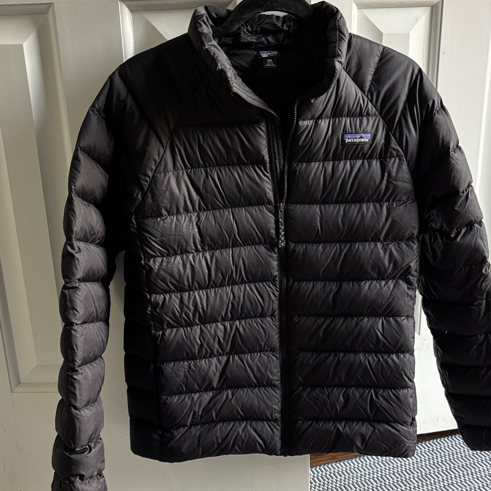 EUC Patagonia boys or girls Black Puffer Jacket size xxl